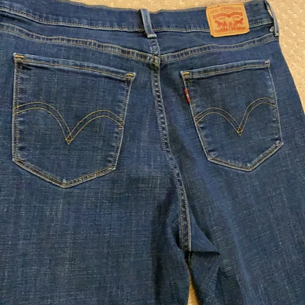 Levi’s Classic Straight Jeans Women’s 12S (W31 L28) Dark Wash